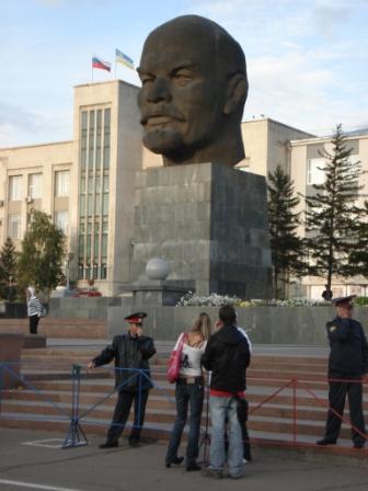 Oelan Oede - Sovjetovplein met Leninhoofd en parlement van de Boerjaatse republiek